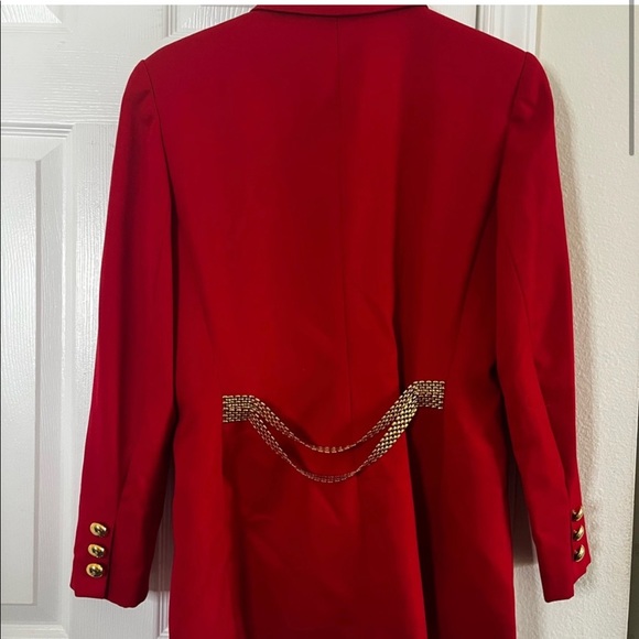 Gorgeous Bill Blass Red double
breasted blazer.  Size: 6 - Picture 2 of 6